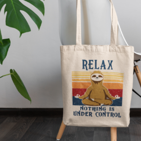 Tote Bag Cotton Sloth Meditating: Calma, Rendición Consciente y Algodón Orgánico